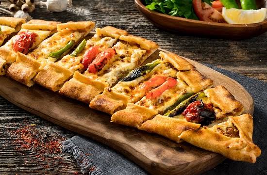 Peynirli Domates Biberli Pide