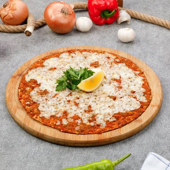 Lahmacun Kaşarlı